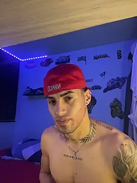 Snapshot of TOMAS_CONOR chatting on February 20, 2:08 am TOMAS CONOR online show from February 20, 2:08 am