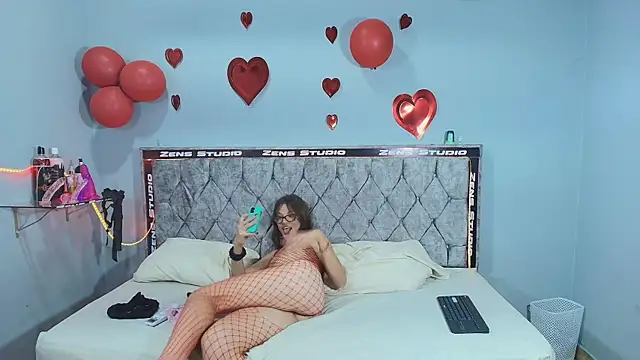 Snapshot of ahnaysex chatting on February 22, 8:51 pm ahnaysex online show from February 22, 8:51 pm