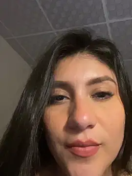 latinasoftie online show from June 26, 4:06 am