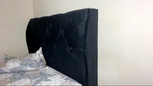 latinasoftie online show from July 29, 3:59 am