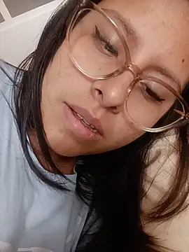 Snapshot of Rosyshadow chatting on May 31, 7:37 pm Rosyshadow online show from May 31, 7:37 pm
