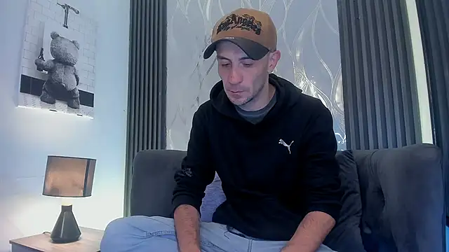 Snapshot of Milanwhite_ chatting on February 20, 12:05 pm Milanwhite online show from February 20, 12:05 pm