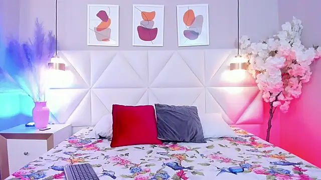 Snapshot of Kitty__444 chatting on February 23, 12:13 pm Kitty 444 online show from February 23, 12:13 pm