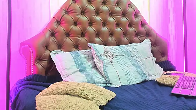 Snapshot of thiago_cruz0 chatting on February 23, 12:46 pm thiago cruz0 online show from February 23, 12:46 pm