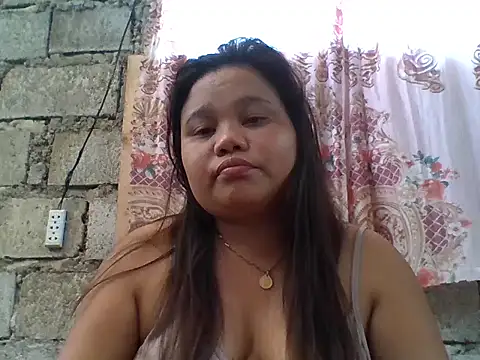 sweetlyn31 online show from May 16, 2:19 am