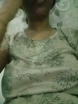 Snapshot of Vandana122 chatting on May 16, 8:55 am Vandana122 online show from May 16, 8:55 am