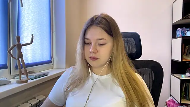 Snapshot of TomikoPfau chatting on February 24, 8:01 am TomikoPfau online show from February 24, 8:01 am