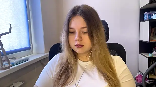 Snapshot of TomikoPfau chatting on February 27, 7:41 am TomikoPfau online show from February 27, 7:41 am