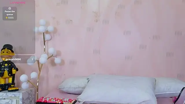 Snapshot of curvybuffgirllll chatting on July 10, 7:38 pm curvybuffgirllll online show from July 10, 7:38 pm