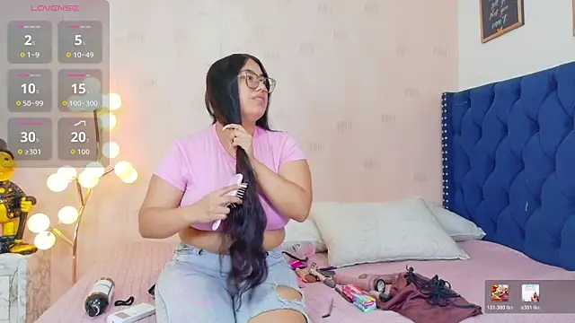 Snapshot of curvybuffgirllll chatting on July 23, 7:34 pm curvybuffgirllll online show from July 23, 7:34 pm