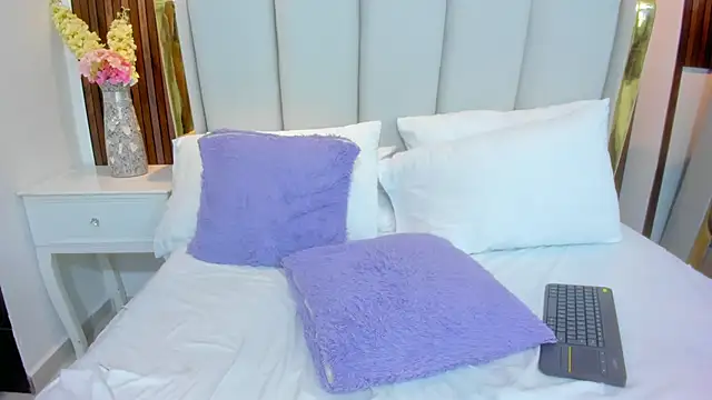 Sophia Joness  online show from March 10, 4:06 am