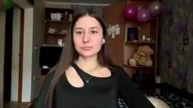 Snapshot of poly_princess chatting on February 25, 7:18 am poly princess online show from February 25, 7:18 am