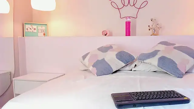 Snapshot of mia_mendoza_ chatting on February 28, 12:50 pm mia mendoza online show from February 28, 12:50 pm