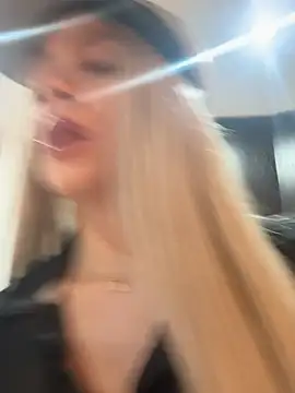 Snapshot of romanovanita chatting on April 13, 5:24 am romanovanita online show from April 13, 5:24 am