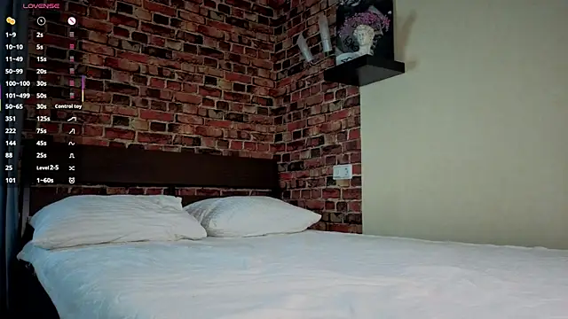 Six Seven7 online show from April 18, 7:07 pm