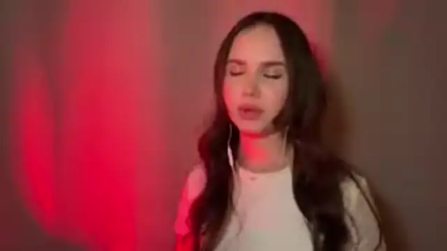 Snapshot of MarylynnSimens chatting on February 22, 7:23 pm MarylynnSimens online show from February 22, 7:23 pm