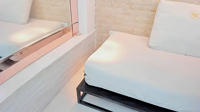 aitana cole online show from February 24, 3:37 am