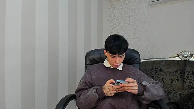 Snapshot of ClarkBev chatting on February 22, 9:02 pm ClarkBev online show from February 22, 9:02 pm