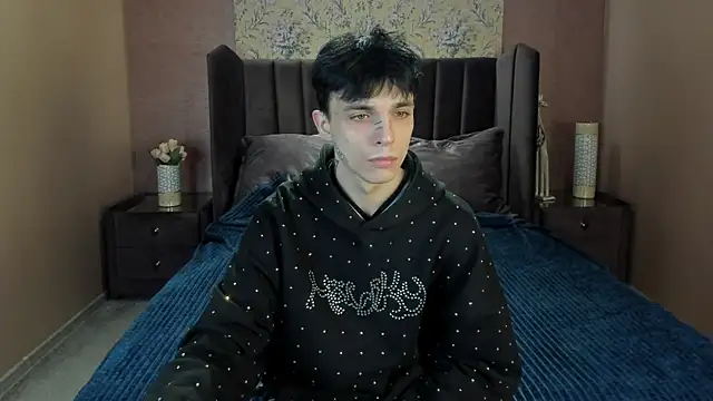 Snapshot of ClarkBev chatting on February 27, 8:20 pm ClarkBev online show from February 27, 8:20 pm