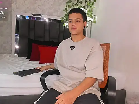 Snapshot of PATRIICKMILLER chatting on February 27, 3:45 pm PATRIICKMILLER online show from February 27, 3:45 pm