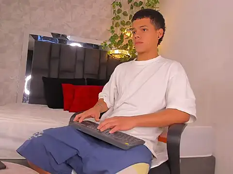 Snapshot of PATRIICKMILLER chatting on March 3, 3:07 pm PATRIICKMILLER online show from March 3, 3:07 pm