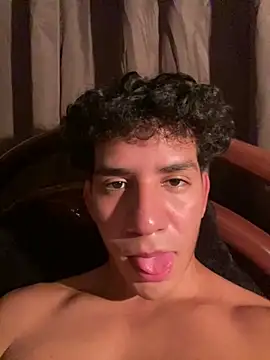 Alejandrososas online show from May 27, 6:10 am