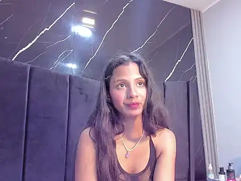 Juna Hyl online show from February 27, 2:00 am