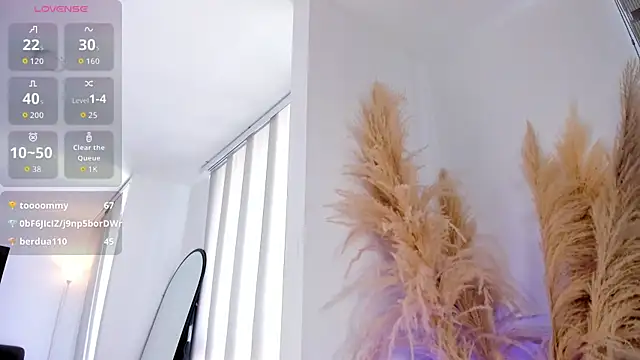 sofiawiliams online show from April 1, 1:41 pm