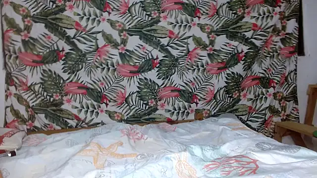 Snapshot of smallvioleta69 chatting on March 6, 4:47 pm smallvioleta69 online show from March 6, 4:47 pm