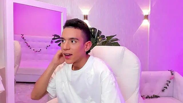 dominicjonnes online show from February 25, 6:39 pm