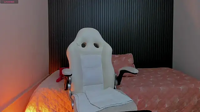 Snapshot of karola_cute_ chatting on April 21, 10:21 am karola cute online show from April 21, 10:21 am