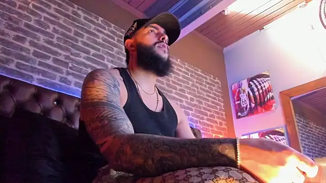 SantiagoHincapiie online show from March 12, 8:48 pm