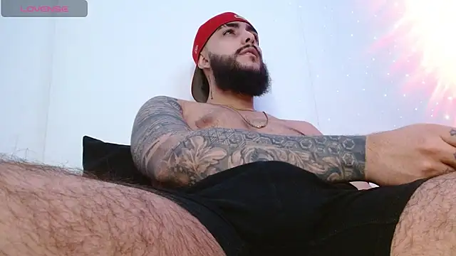 SantiagoHincapiie online show from April 16, 12:33 am