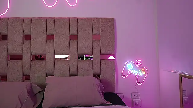 Fernanda thail  online show from April 14, 7:20 pm