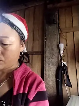 Snapshot of TiffinyDi chatting on February 23, 2:31 am TiffinyDi online show from February 23, 2:31 am