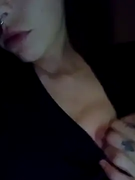 Snapshot of LAMALASUERTE chatting on March 3, 3:23 am LAMALASUERTE online show from March 3, 3:23 am