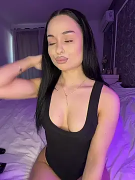 Snapshot of Olivia_Noor chatting on April 27, 4:27 pm Olivia Noor online show from April 27, 4:27 pm