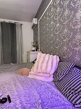 Snapshot of Olivia_Noor chatting on July 1, 8:19 pm Olivia Noor online show from July 1, 8:19 pm
