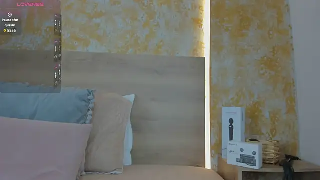 Snapshot of julietta_pink chatting on July 19, 12:09 pm julietta pink online show from July 19, 12:09 pm