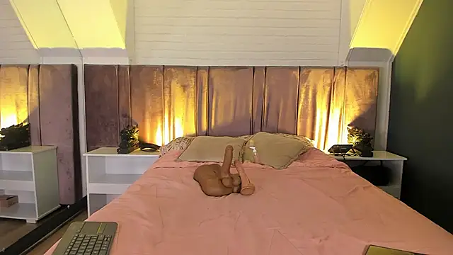 Fiorelaa  online show from April 15, 11:39 am