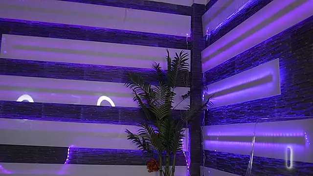 Snapshot of ItsIvyLicious_ chatting on February 21, 8:54 pm ItsIvyLicious online show from February 21, 8:54 pm