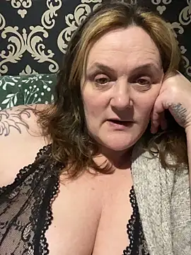 Busty-GilfQuinn online show from February 22, 10:41 pm