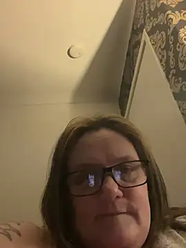 Busty-GilfQuinn online show from March 1, 9:39 pm