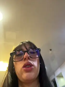 Snapshot of susi_chimm chatting on May 13, 1:30 pm susi chimm online show from May 13, 1:30 pm