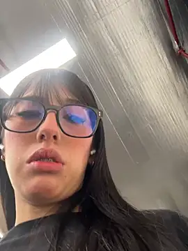 Snapshot of susi_chimm chatting on May 19, 1:28 pm susi chimm online show from May 19, 1:28 pm