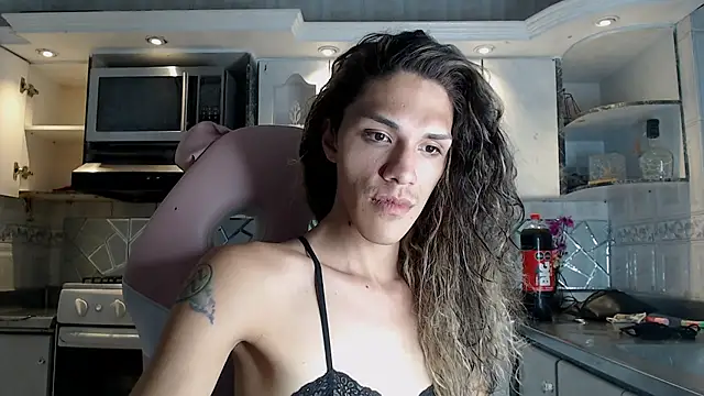 CrisOzzz online show from February 27, 8:31 pm