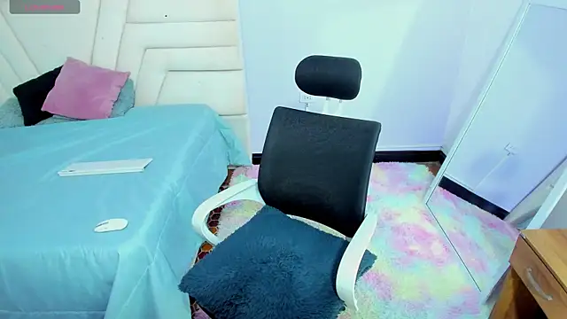 Snapshot of Red-april chatting on February 25, 2:05 pm Red-april online show from February 25, 2:05 pm