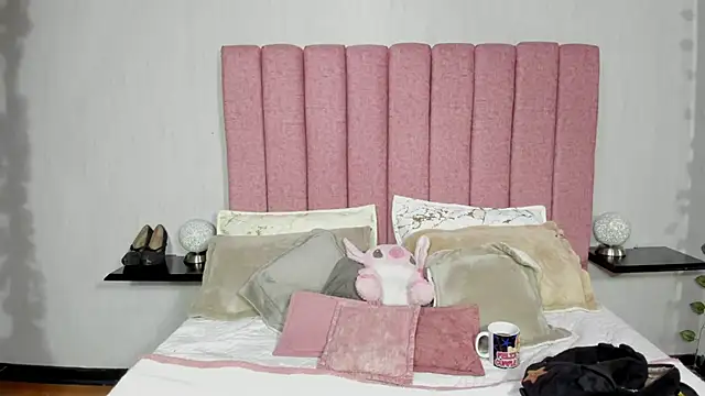 JennieRider online show from July 13, 8:00 pm