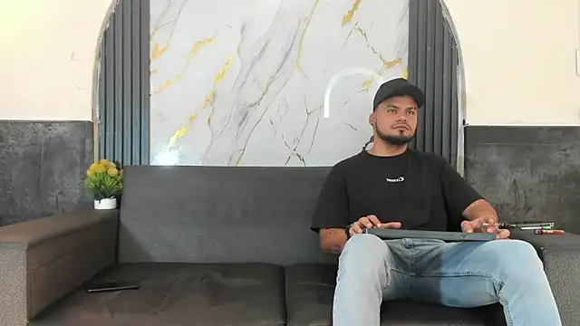 Snapshot of Latins_on_fire chatting on May 2, 11:37 am Latins on fire online show from May 2, 11:37 am