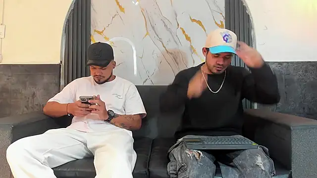 Snapshot of Latins_on_fire chatting on May 7, 12:10 pm Latins on fire online show from May 7, 12:10 pm